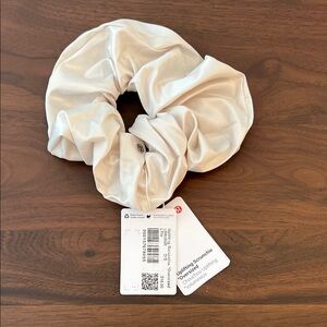NWT Lululemon Off- White Satin ‘Uplifting’ Oversized Scrunchie